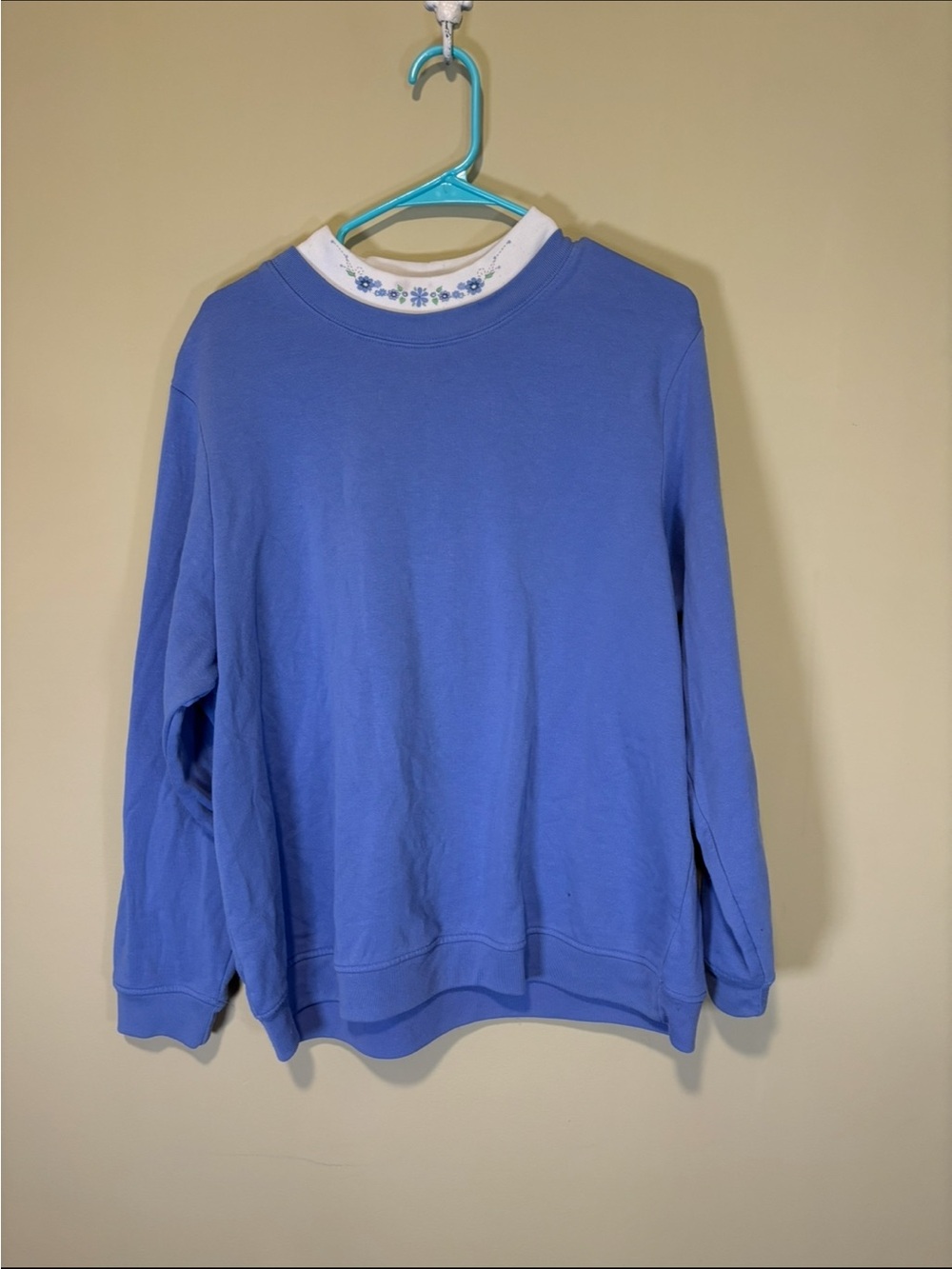 Vintage Women's Periwinkle Crewneck Sweater with floral embroidery